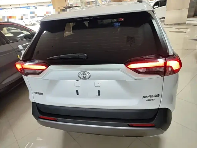 Toyota RAV4 — Фото автомобиля 5