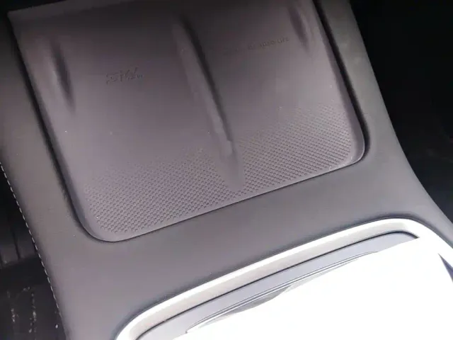 Tesla Model Y — Фото автомобиля 16