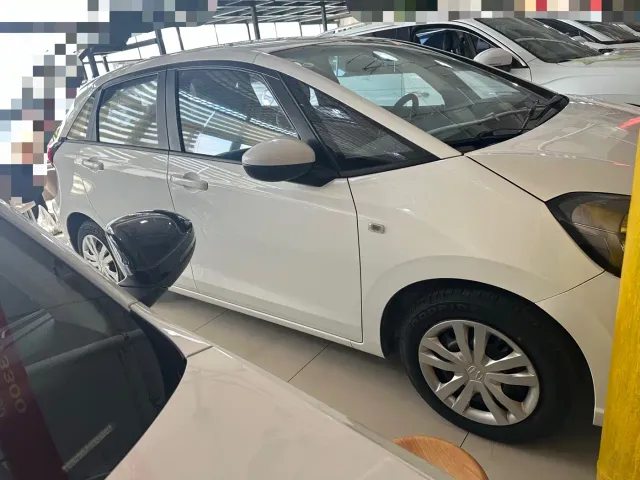 Honda Fit — Фото автомобиля 3