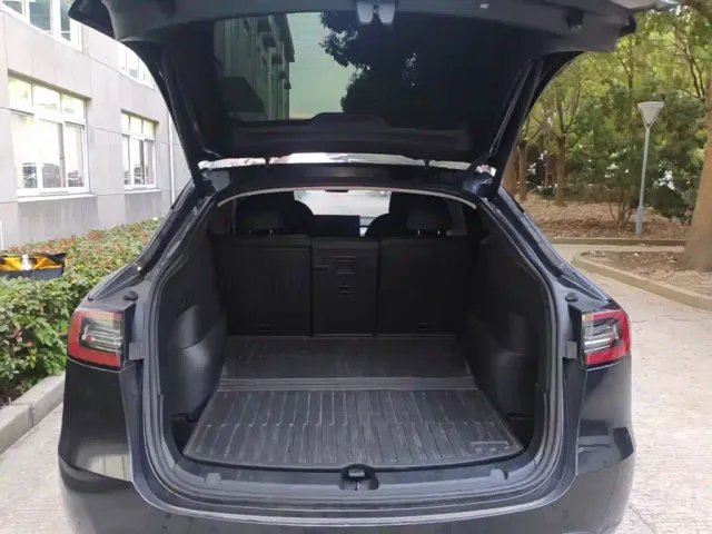 Tesla Model Y — Фото автомобиля 18