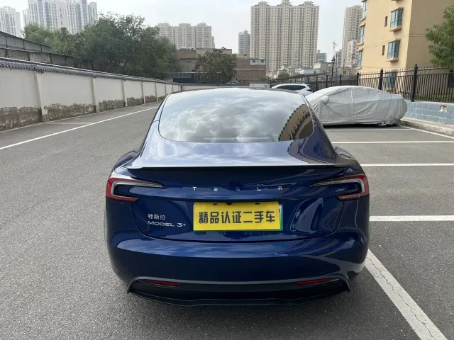 Tesla Model 3 — Фото автомобиля 17