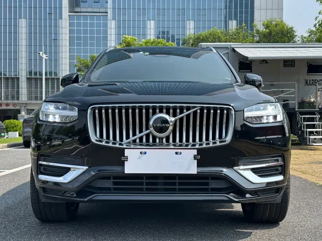Volvo XC90 — Фото автомобиля 2