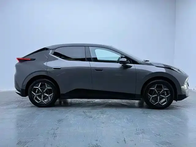 Lynk & Co Z20 — Фото автомобиля 8