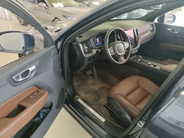 Volvo XC60 — Фото автомобиля 15