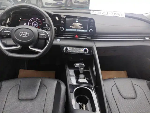 Hyundai Elantra — Фото автомобиля 13
