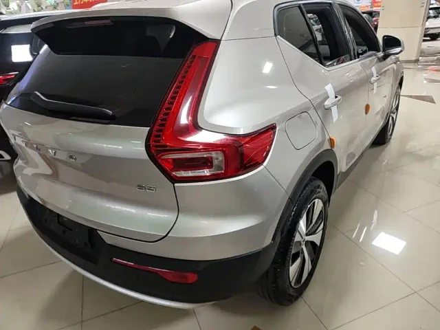 Volvo XC40 — Фото автомобиля 7