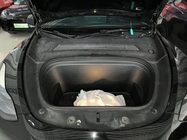Tesla Model Y — Фото автомобиля 19