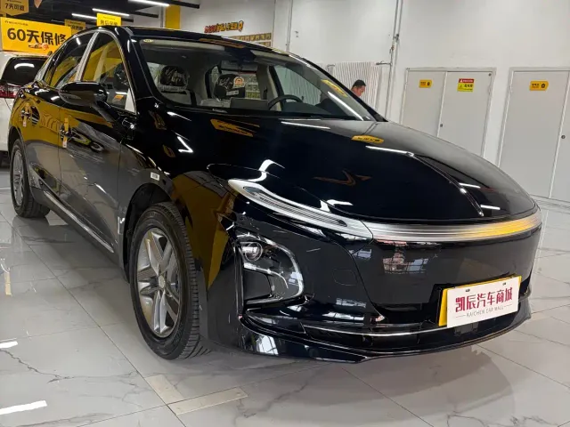 Hongqi E-QM5 — Фото автомобиля 3