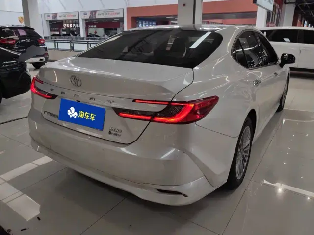 Toyota Camry — Фото автомобиля 3
