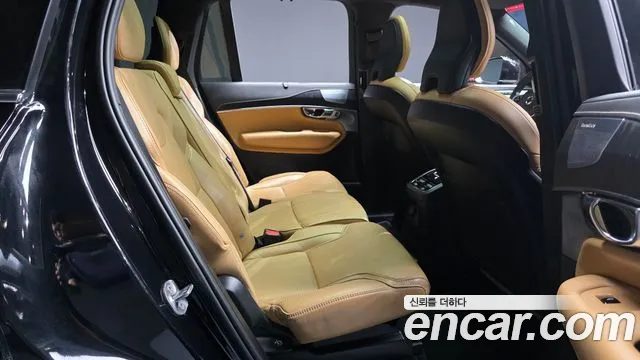 Volvo XC90 — Фото автомобиля 17