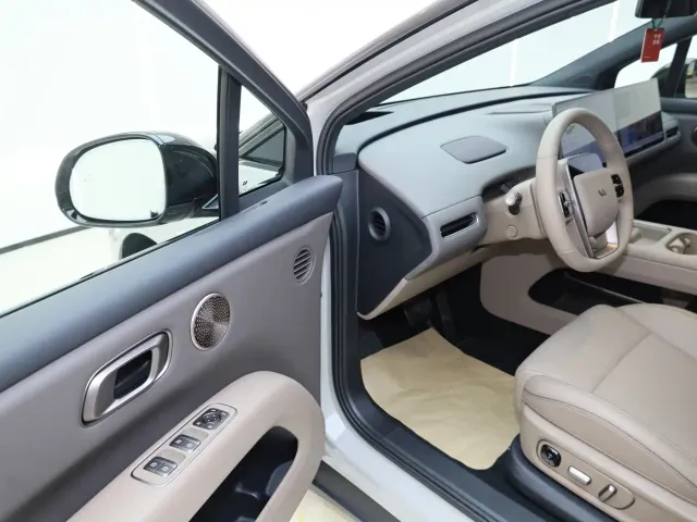Li Auto i6 — Фото автомобиля 28