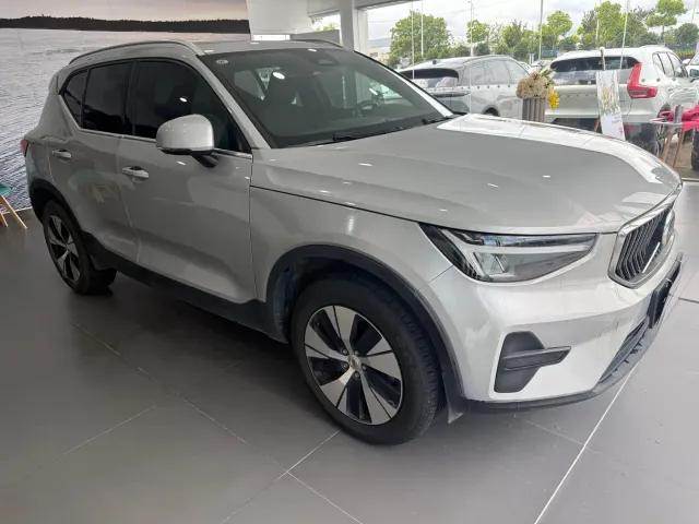 Volvo XC40 — Фото автомобиля 2
