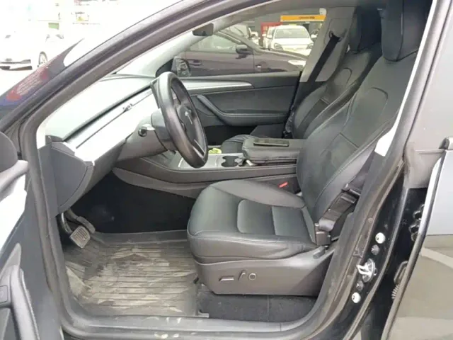 Tesla Model Y — Фото автомобиля 14