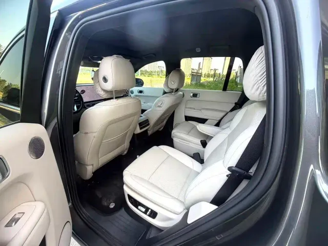 Li Auto L8 — Фото автомобиля 6