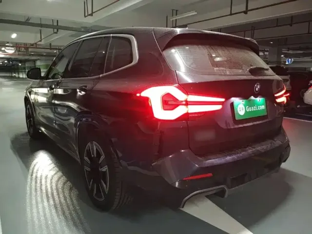 BMW iX3 — Фото автомобиля 4