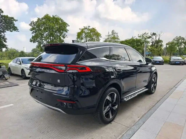 BYD Tang — Фото автомобиля 5
