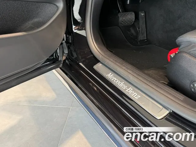 Mercedes-Benz E-Class — Фото автомобиля 20