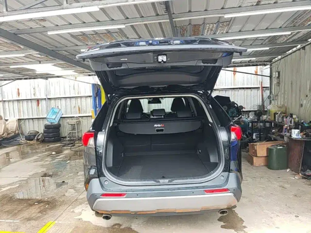 Toyota RAV4 — Фото автомобиля 18