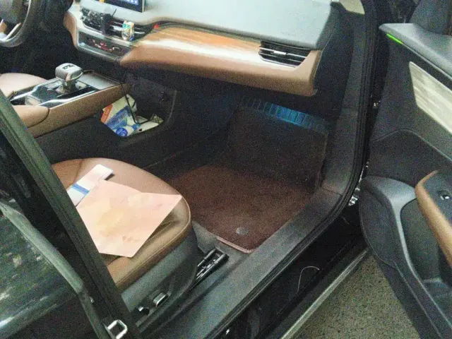 Hongqi E-QM5 — Фото автомобиля 19