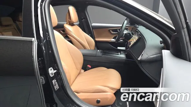 Mercedes-Benz E-Class — Фото автомобиля 22