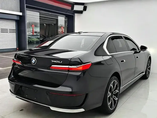 BMW 7 Series — Фото автомобиля 18