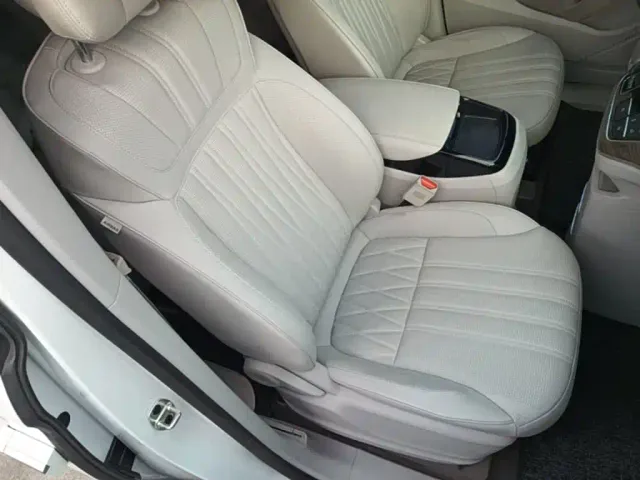 Roewe iMAX8 — Фото автомобиля 24