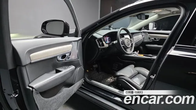 Volvo V90 — Фото автомобиля 15