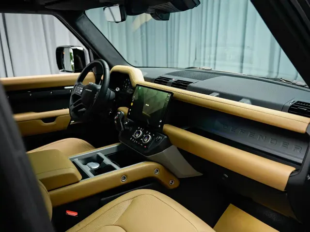 Land Rover Defender — Фото автомобиля 14