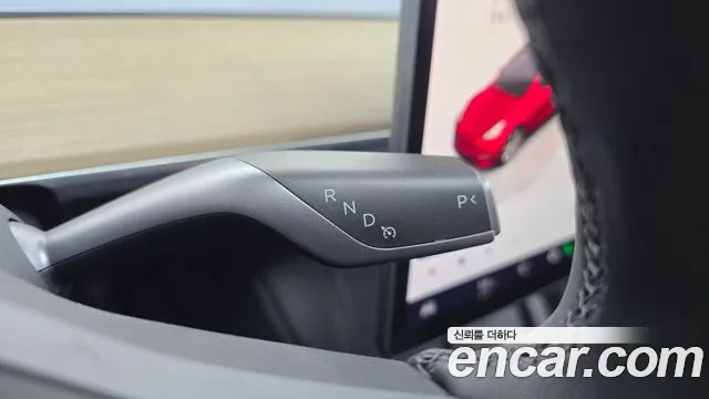 Tesla Model Y — Фото автомобиля 9