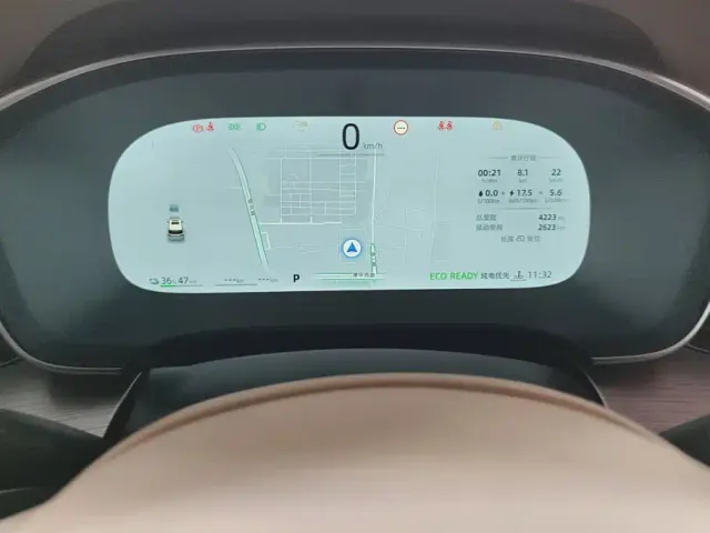 Roewe Roewe iMAX8 EV 2025 1.5T DMH Land Luxury Edition — Фото автомобиля 14