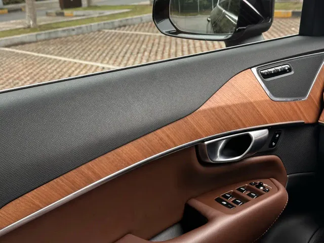 Volvo XC90 — Фото автомобиля 9