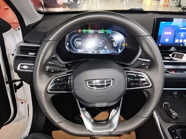 Geely Emgrand — Фото автомобиля 10