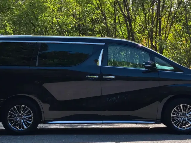 Toyota Vellfire 2021 Crown Hybrid 2.5L HV Supreme Edition — Фото автомобиля 3