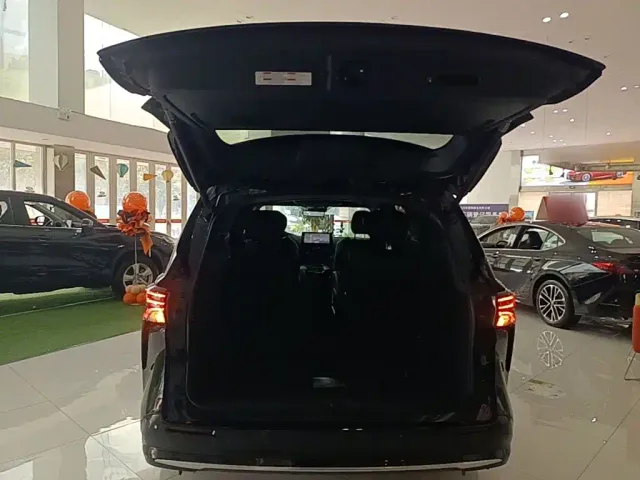 Toyota Sienna — Фото автомобиля 18