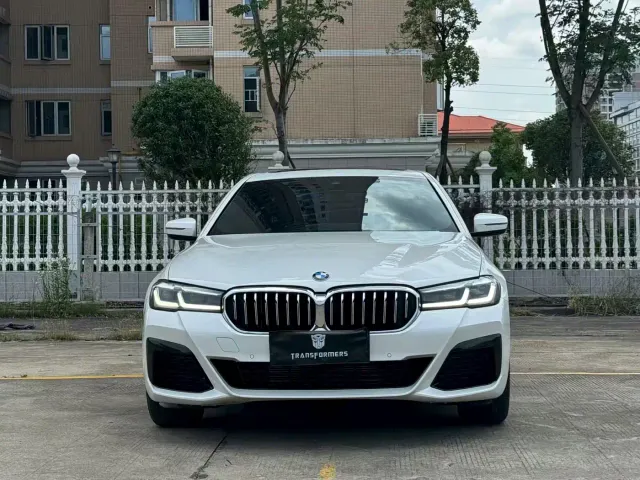 BMW 5 Series — Фото автомобиля 2
