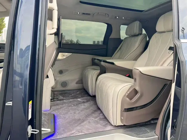 Denza D9 — Фото автомобиля 6