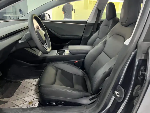 Tesla Model 3 — Фото автомобиля 11
