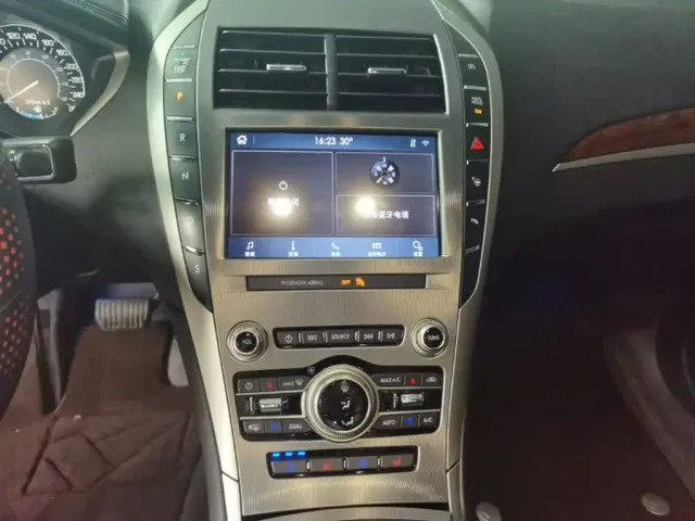 Lincoln MKZ — Фото автомобиля 12