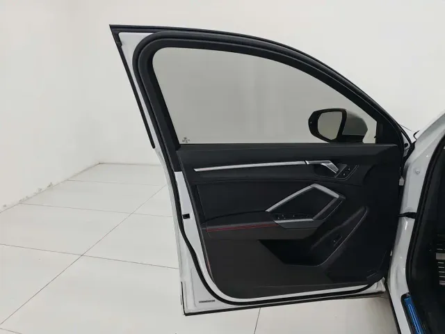Audi Q3 — Фото автомобиля 11