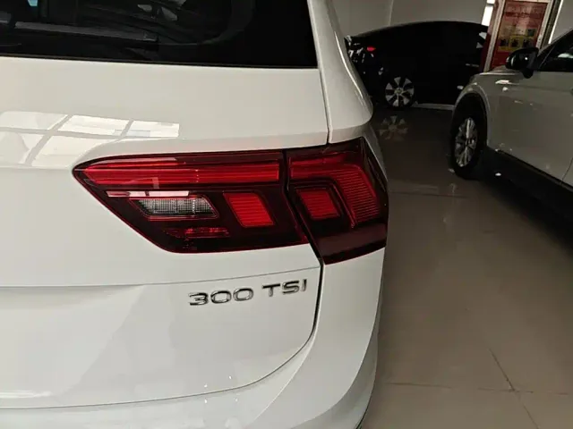 Volkswagen Tiguan L — Фото автомобиля 7