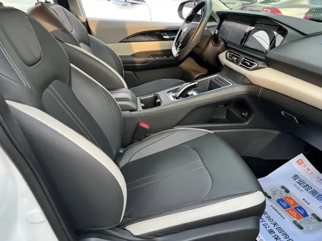Dongfeng Fengshen E70 — Фото автомобиля 6