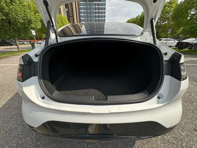 Leapmotor C01 — Фото автомобиля 16