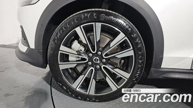 Вольво V60 V60 Cross Country 2 поколение B5 Ultimate AWD — Фото автомобиля 4