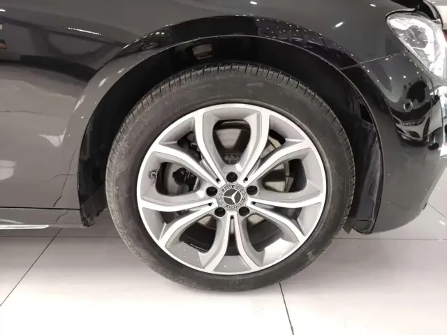 Mercedes-Benz E-Class — Фото автомобиля 10