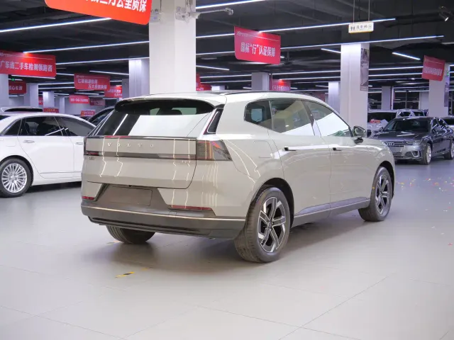 Volvo XC70 Plug-in Hybrid — Фото автомобиля 6