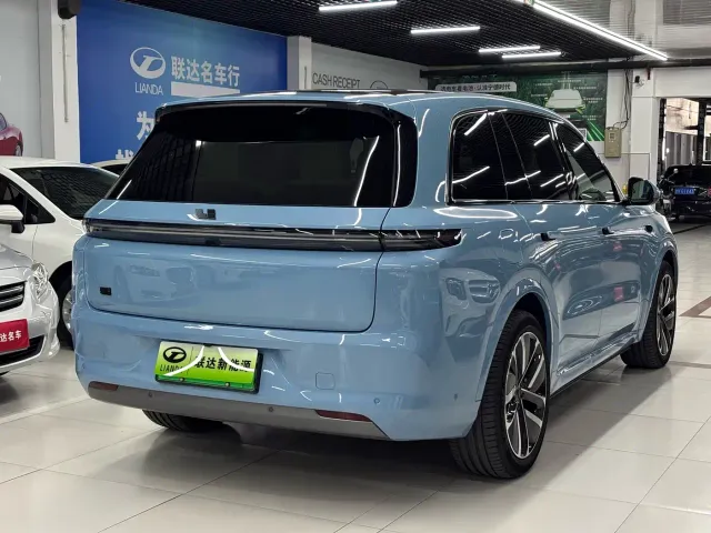 Li Auto L8 — Фото автомобиля 4