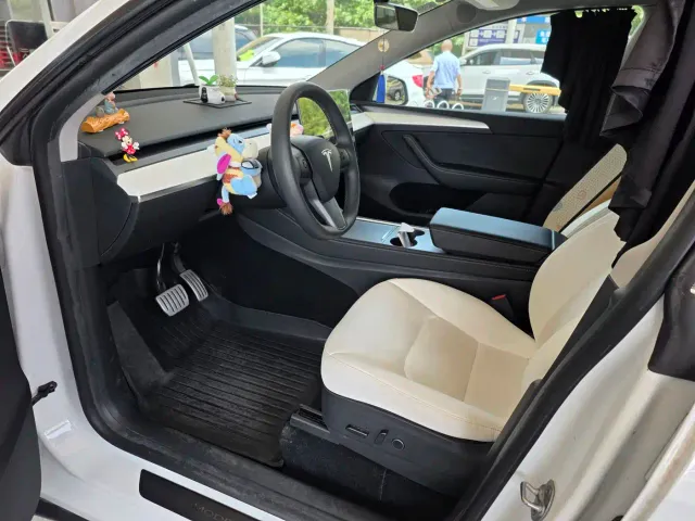 Tesla Model Y — Фото автомобиля 8