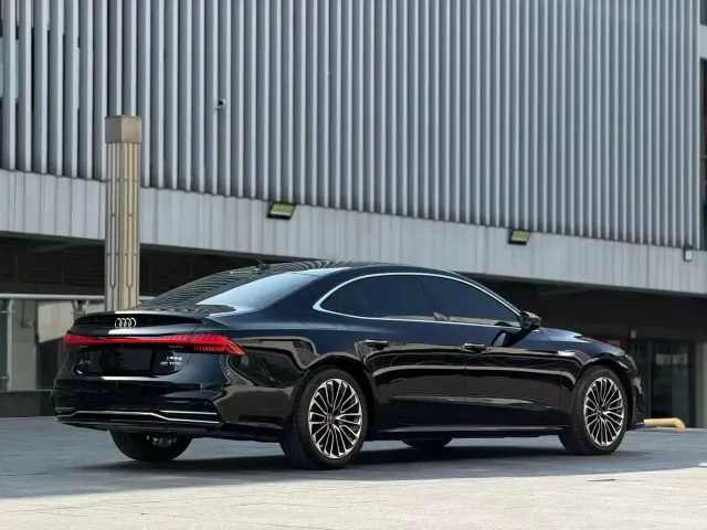 Audi A7L — Фото автомобиля 9