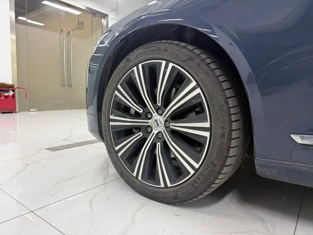 Volvo S90 — Фото автомобиля 7