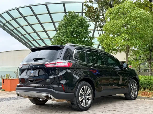 Ford Edge — Фото автомобиля 4